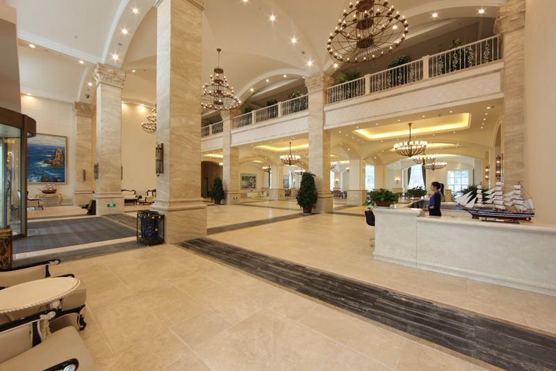 Blue Sky Hotel Yantai Bagian luar foto