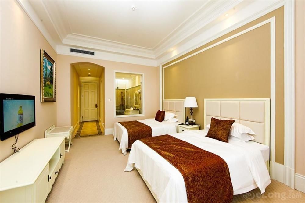 Blue Sky Hotel Yantai Bagian luar foto