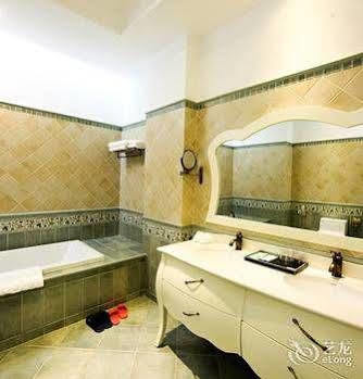 Blue Sky Hotel Yantai Bagian luar foto